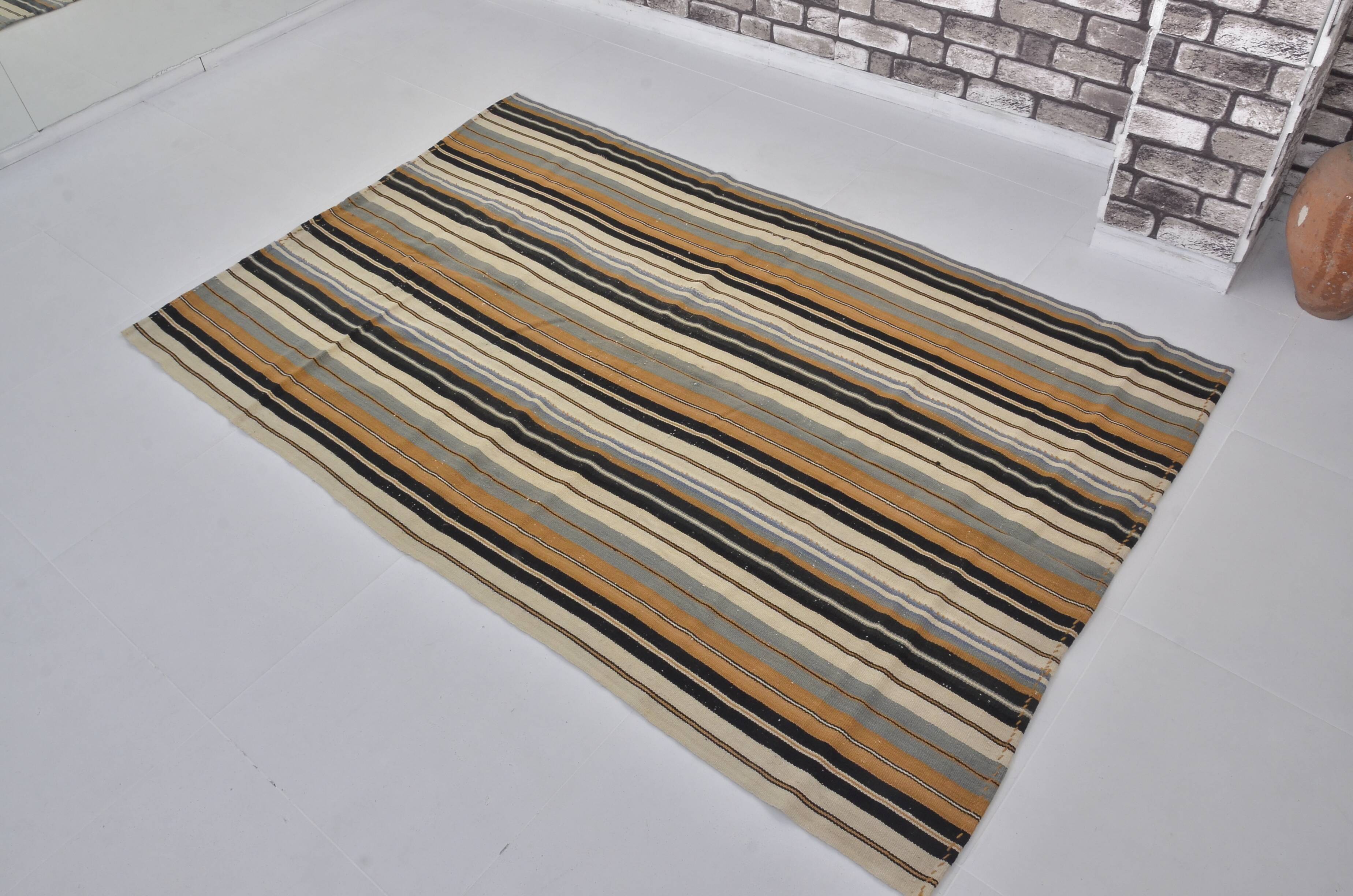 Tapis Kilim vintage tissé à la main