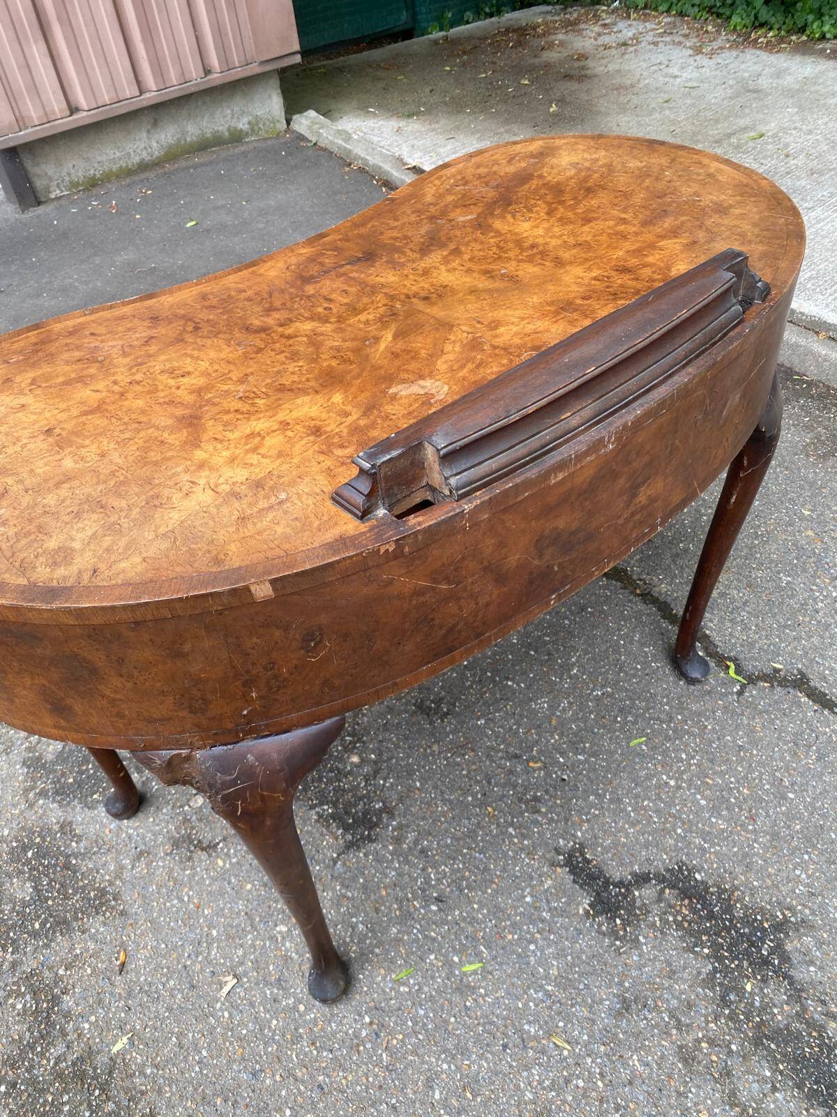 Console lady's desk in walnut burl from the early 20th century.