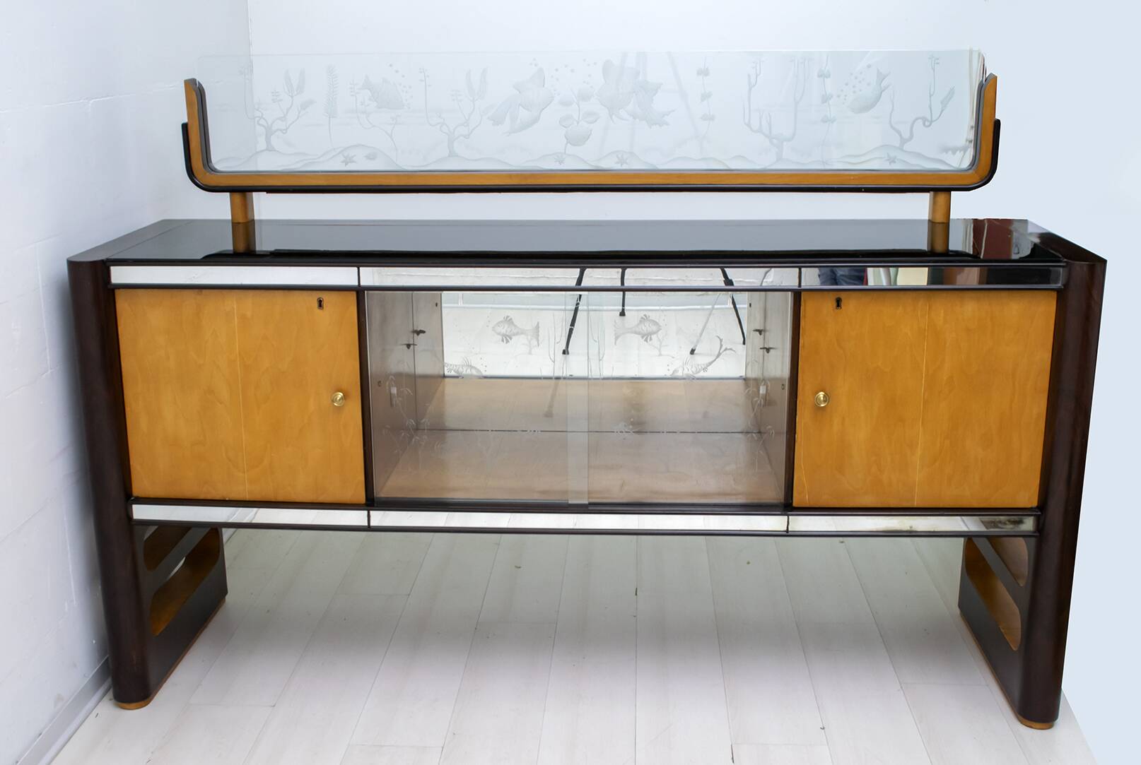 Osvaldo Borsani Mid-Century Modern Italian Walnut and Maple Sideboard, 1950