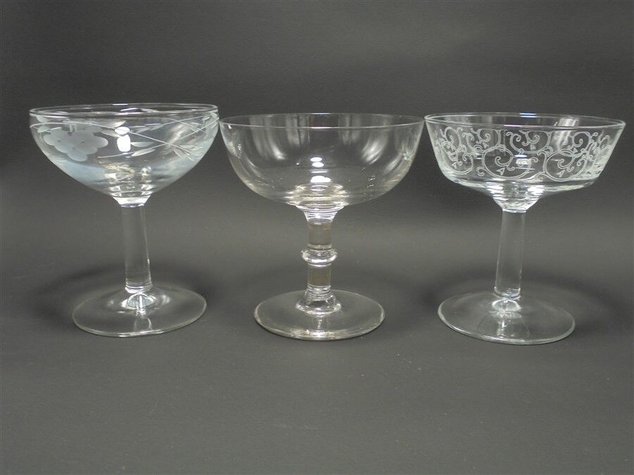 Service dépareillé de 6 coupes à champagne