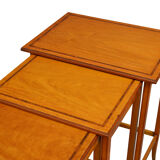 Quatuor de tables en bois de satin de l'époque édouardienne