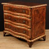 Majestueuse commode galbée style Régence en marqueterie de bois de rose et palissandre