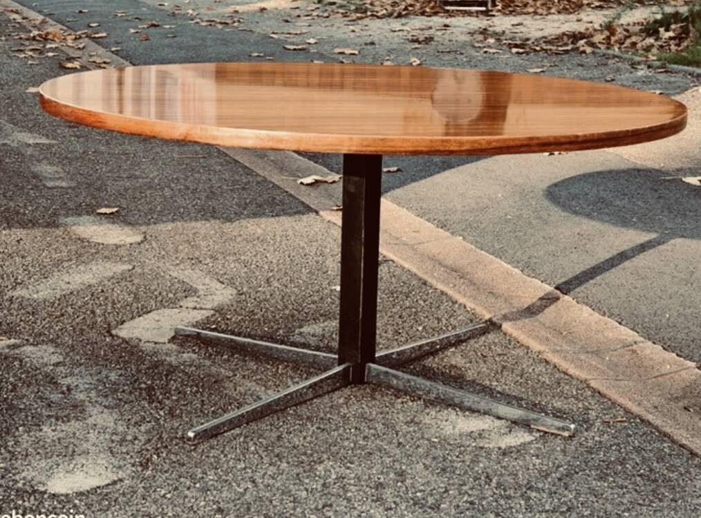 1 low and high table by the manufacturer Wilhelm Renz from the years.