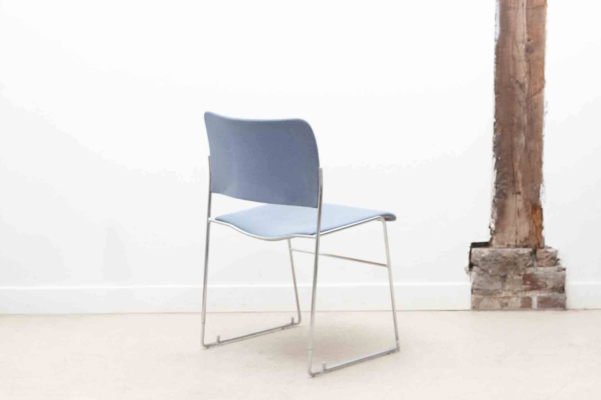 Chaise Howe 4/40 bleue par David Rowland