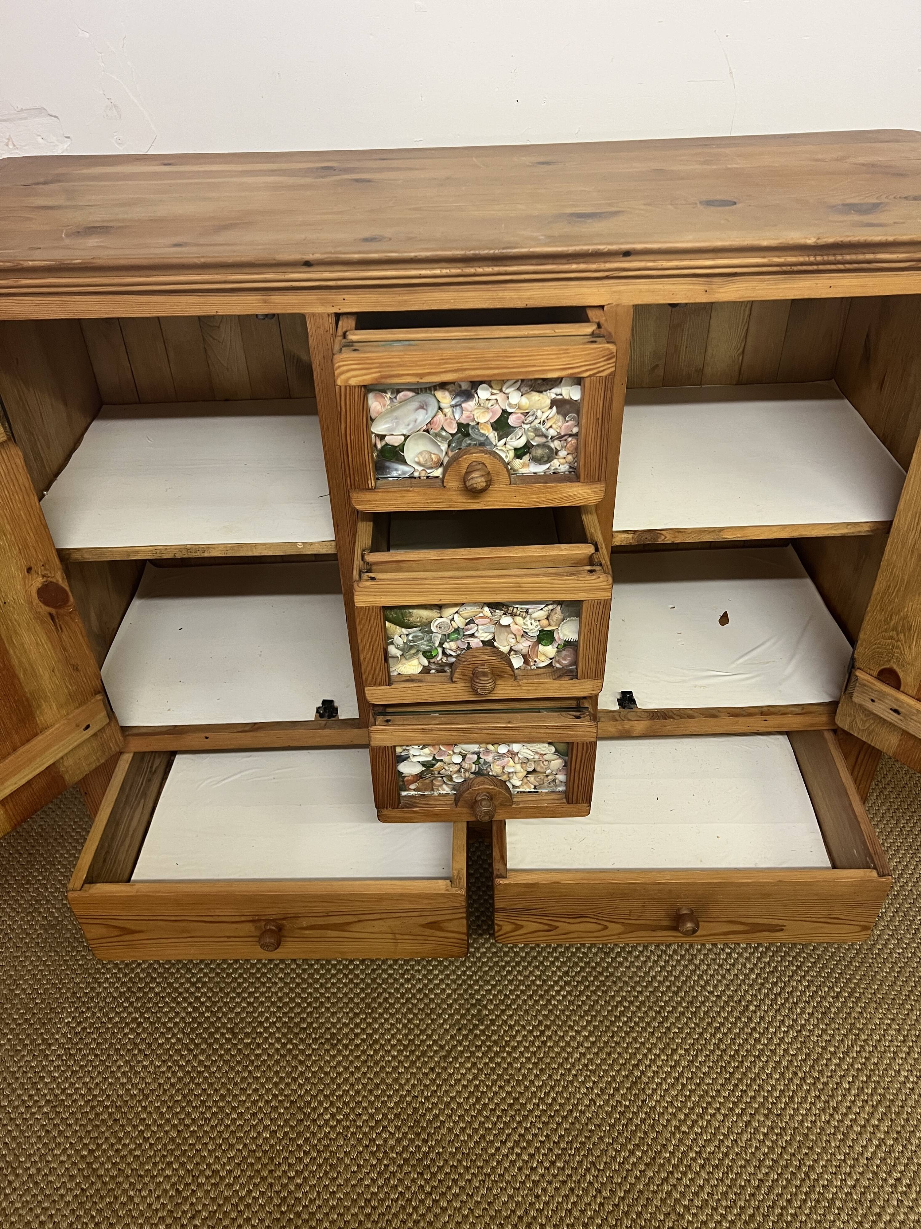 Commode en pin massif vintage