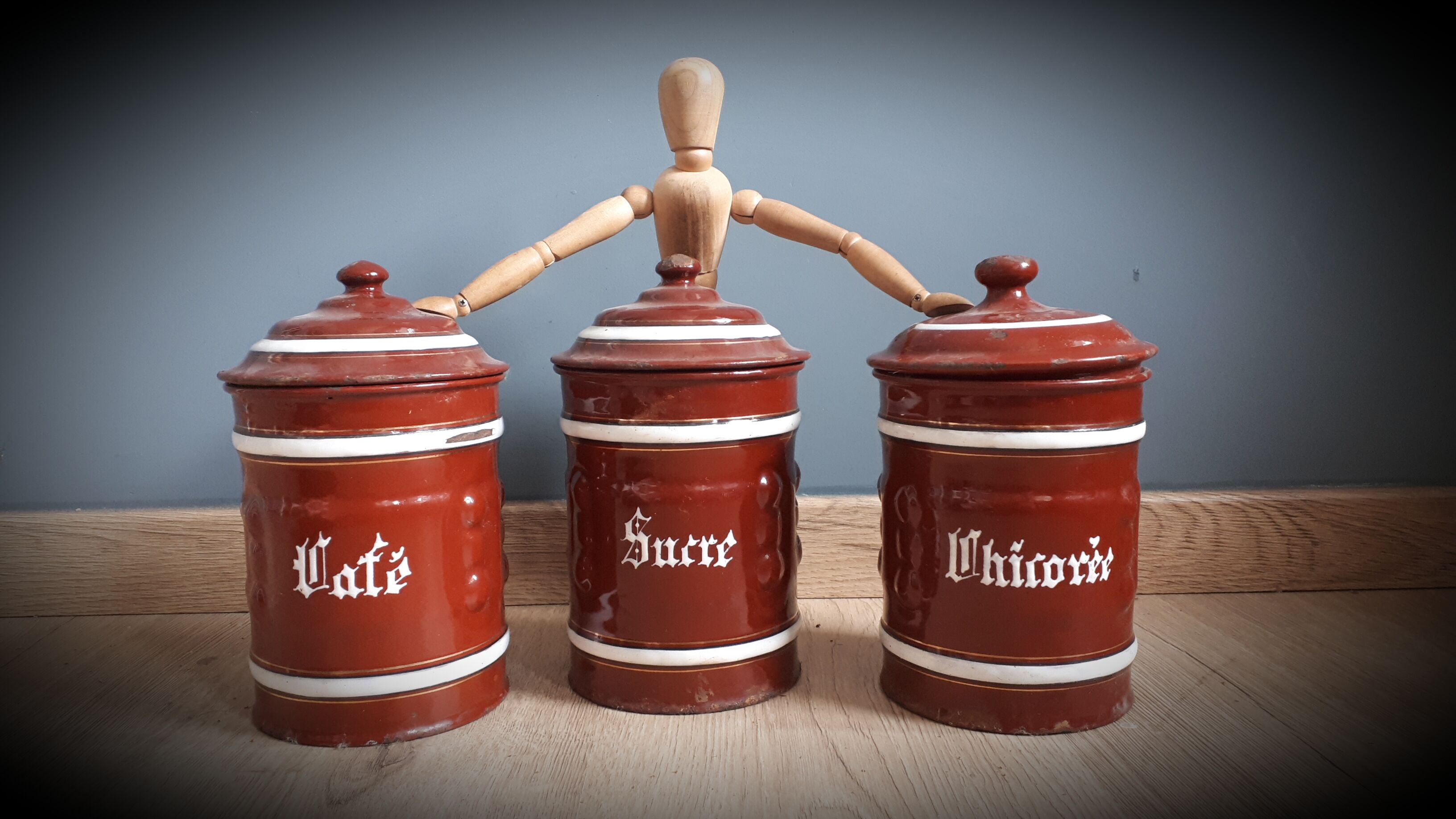 Trio pots kitchen brown