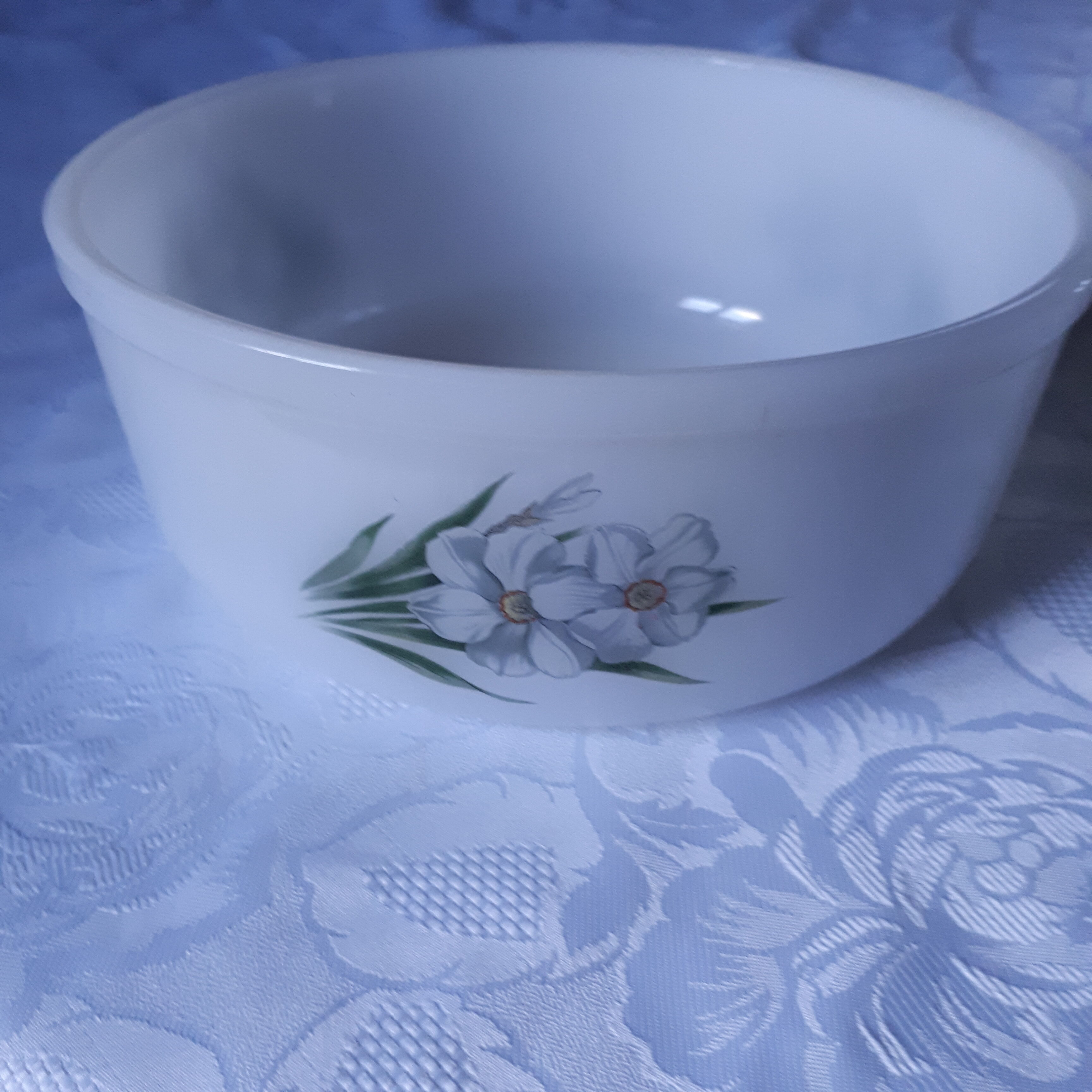 Arcopal salad bowl