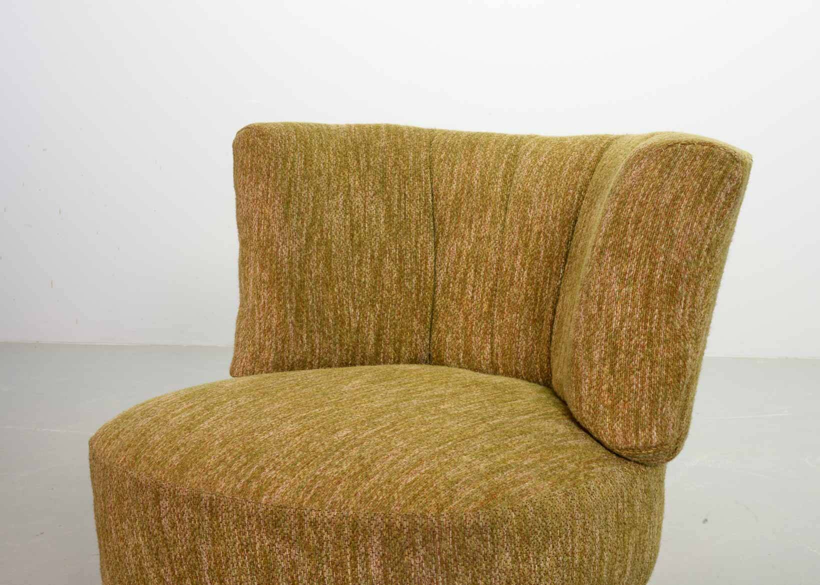 Fauteuil club design hollandais, revêtement en laine chaude et pieds en chêne massif, années 50