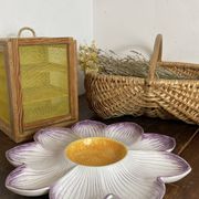 Plat compartimenté, grande fleur en céramique, Italie