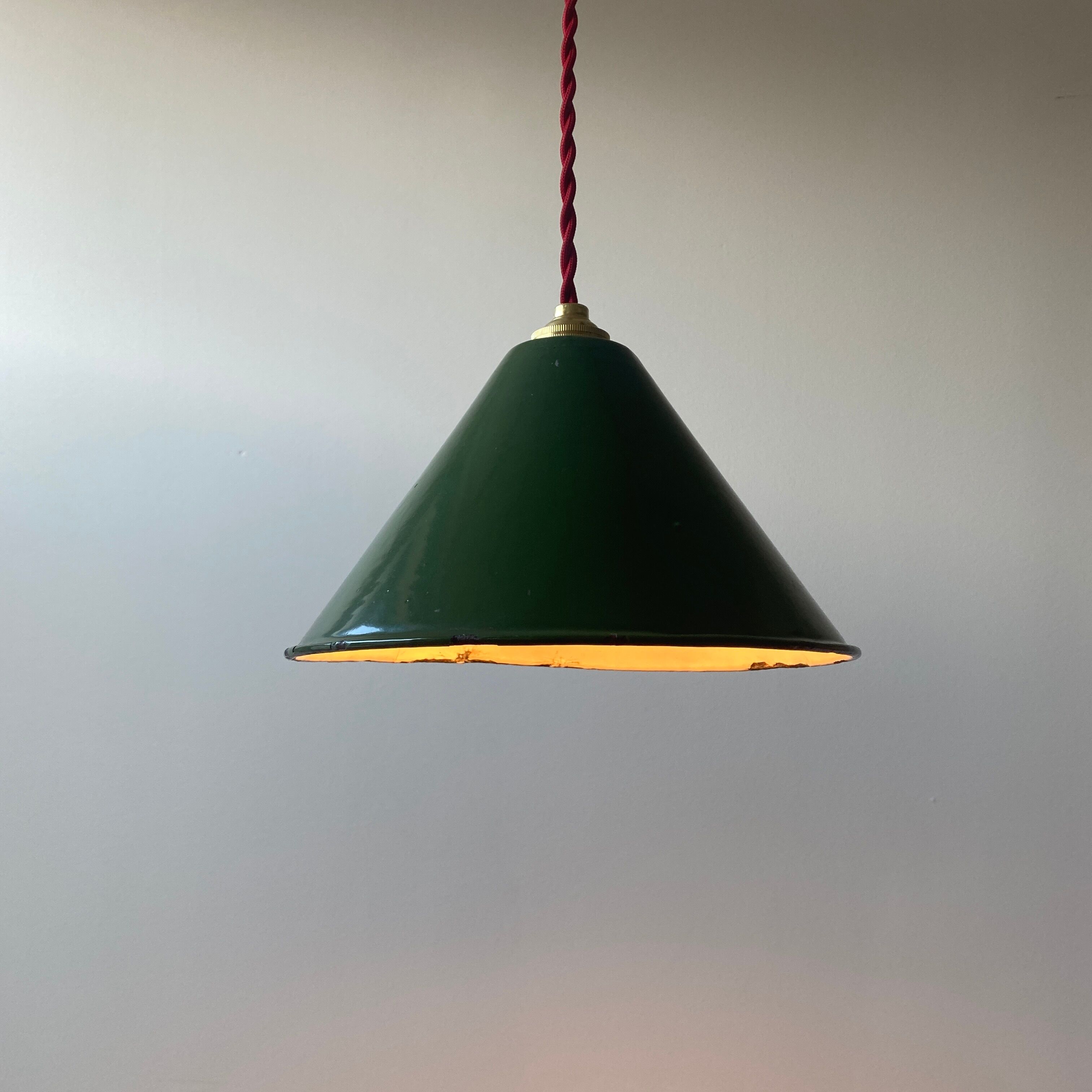 Lot 2 industrial suspensions green emaillees 20 cm