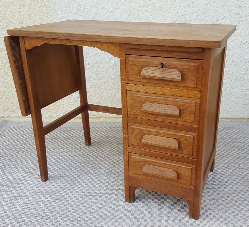 Child's desk