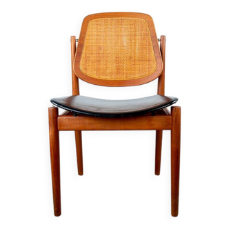 6 chaises Danoises en Teck, Cannage et Cuir, modèle FD 187 par Arne Vodder.