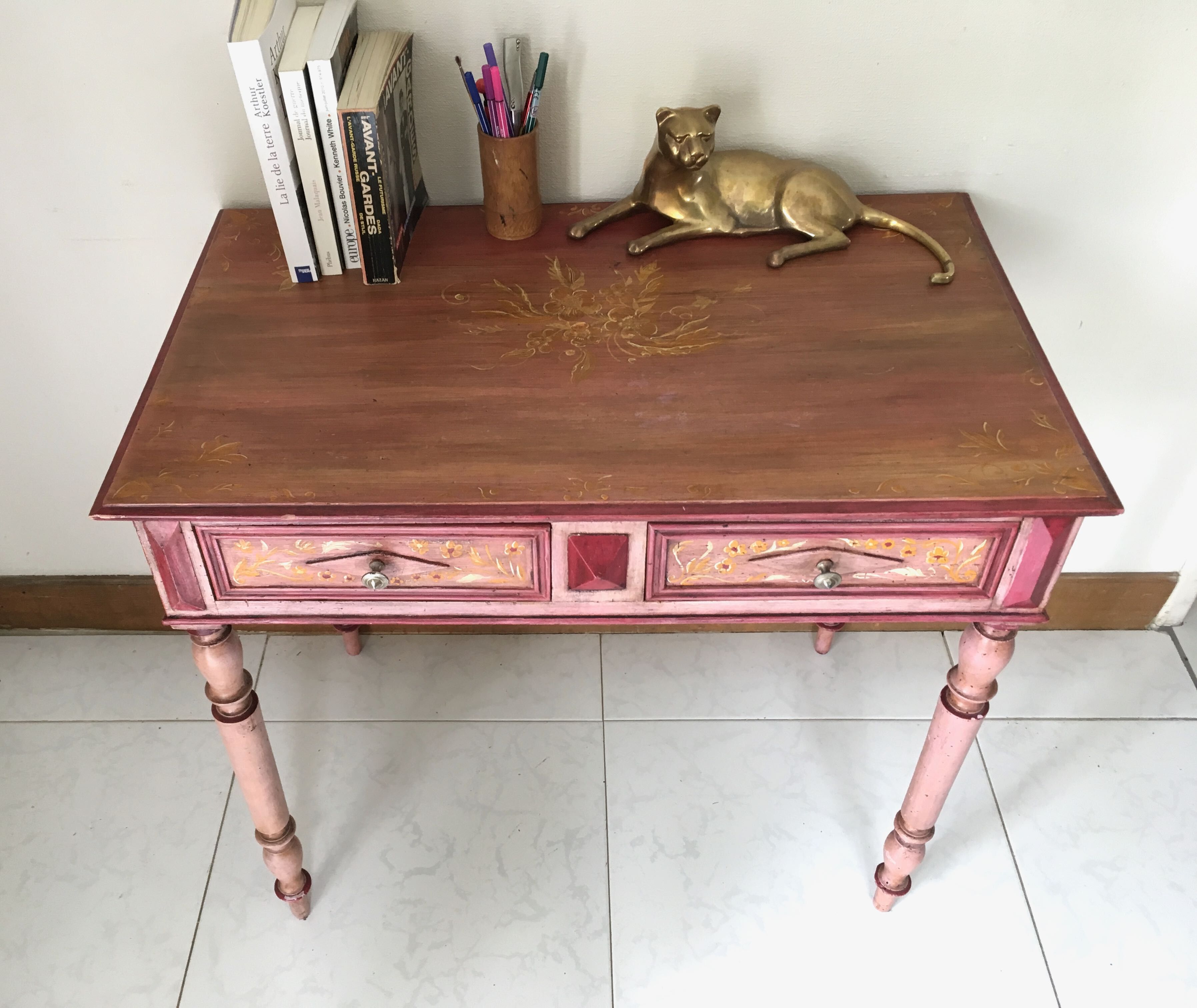 Table d’appoint à tiroirs ou bureau d'enfant