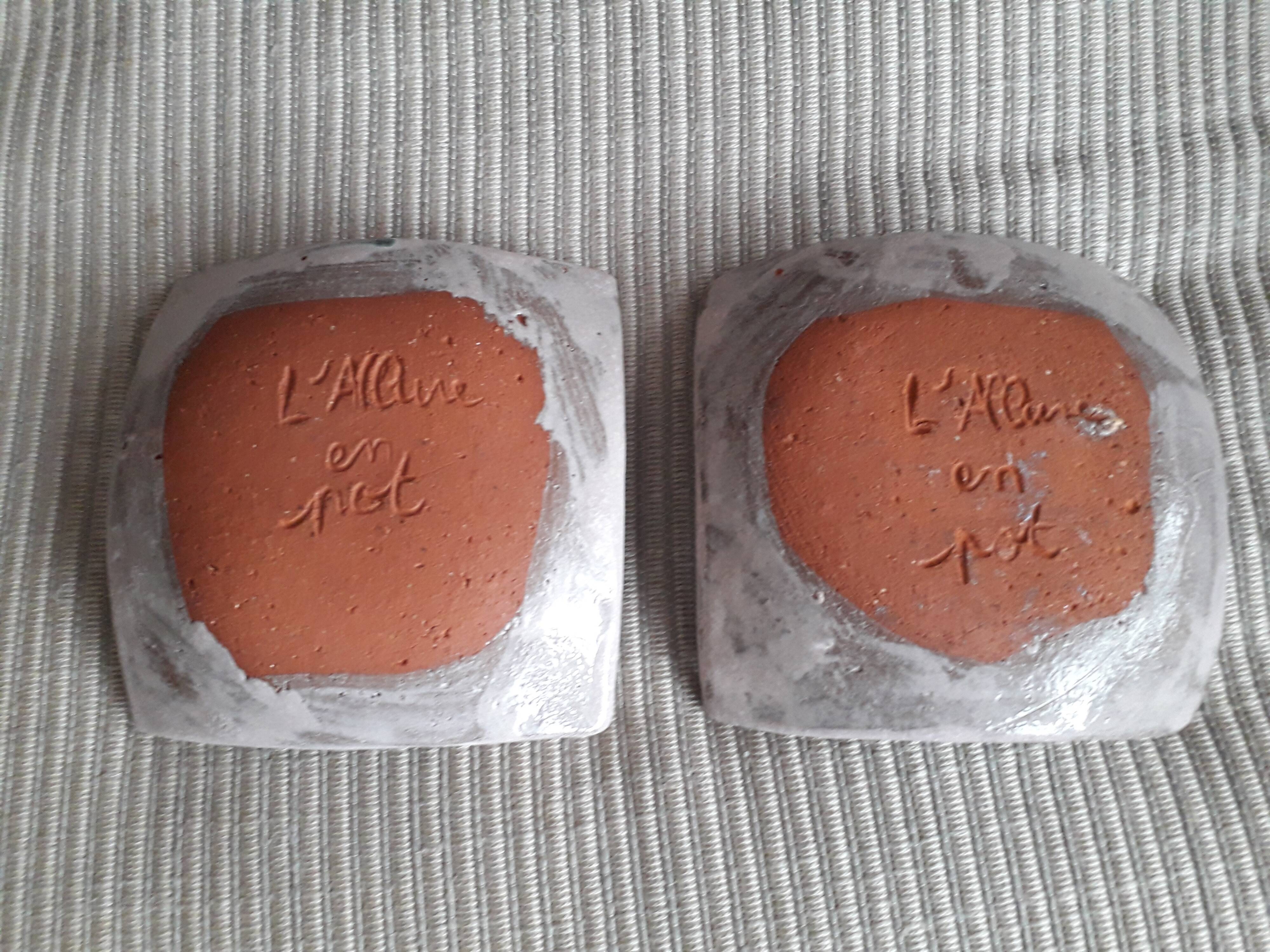 1 set of 2 Corsican ceramic pocket trays
