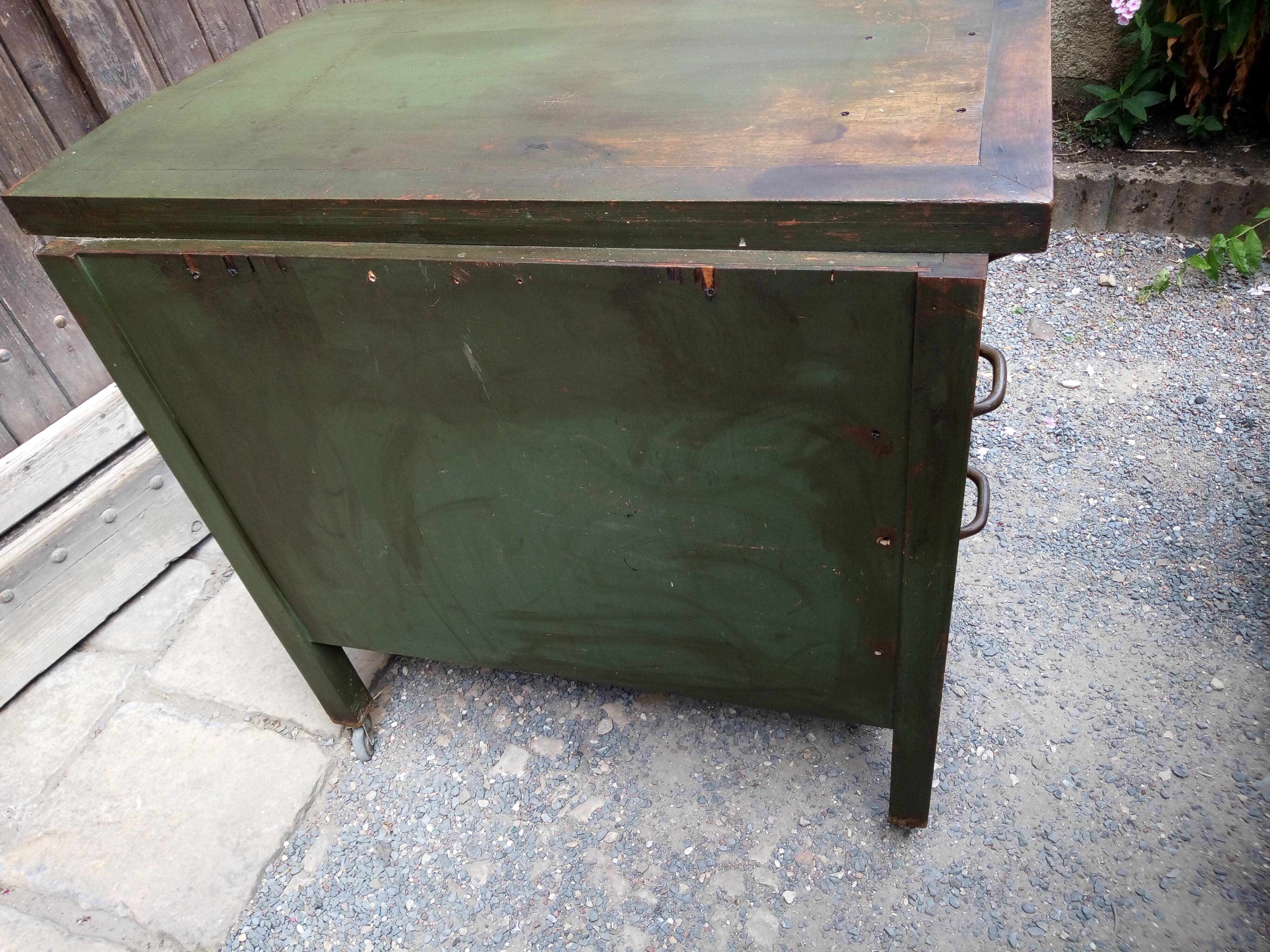 Vintage establishment