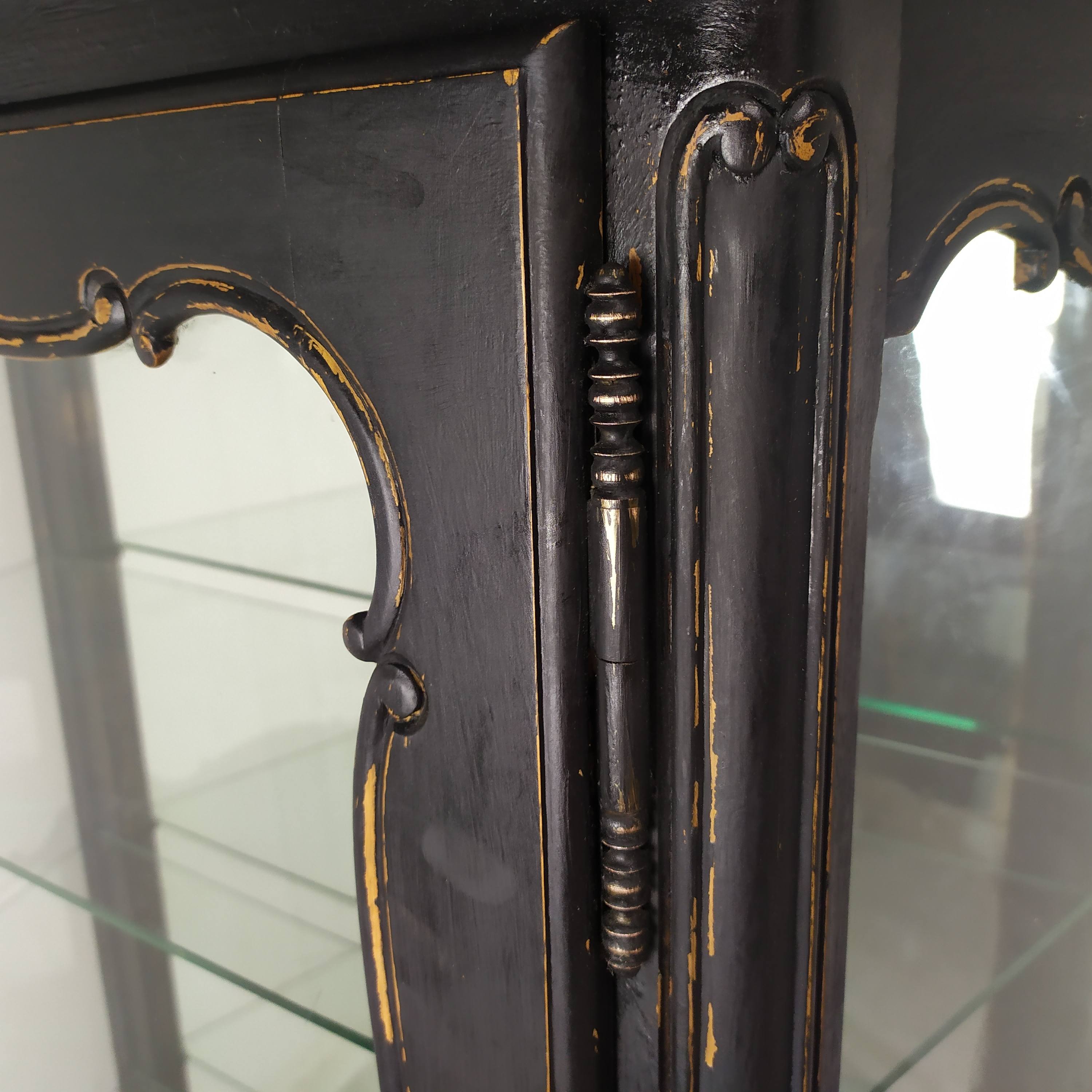 Louis XV style showcase