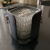 6 individual ashtrays in a leather case