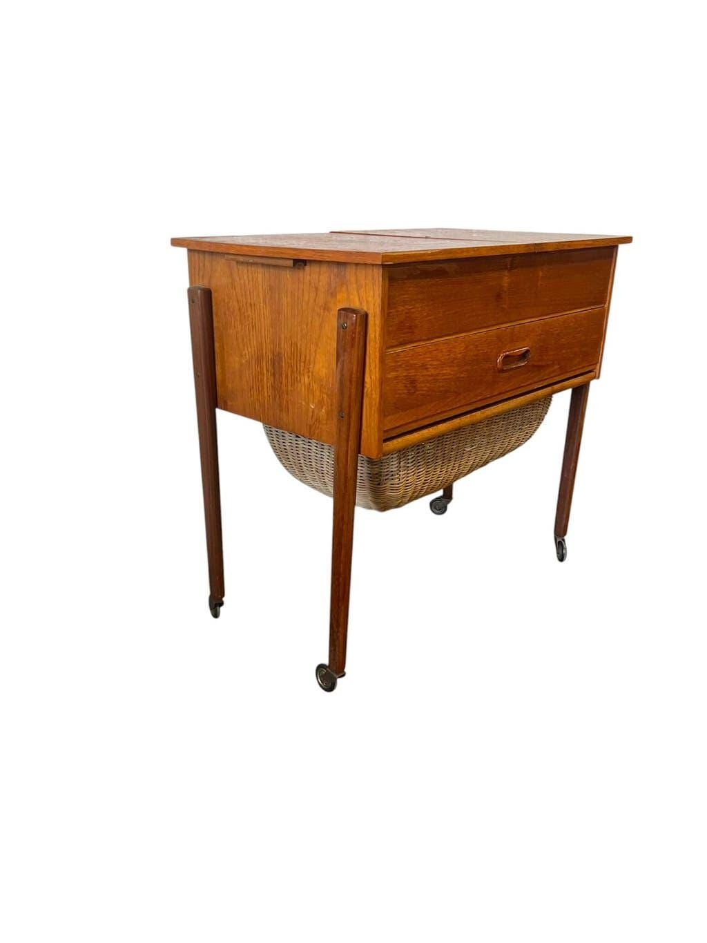 Vintage wooden sewing box/mini commode on wheels
