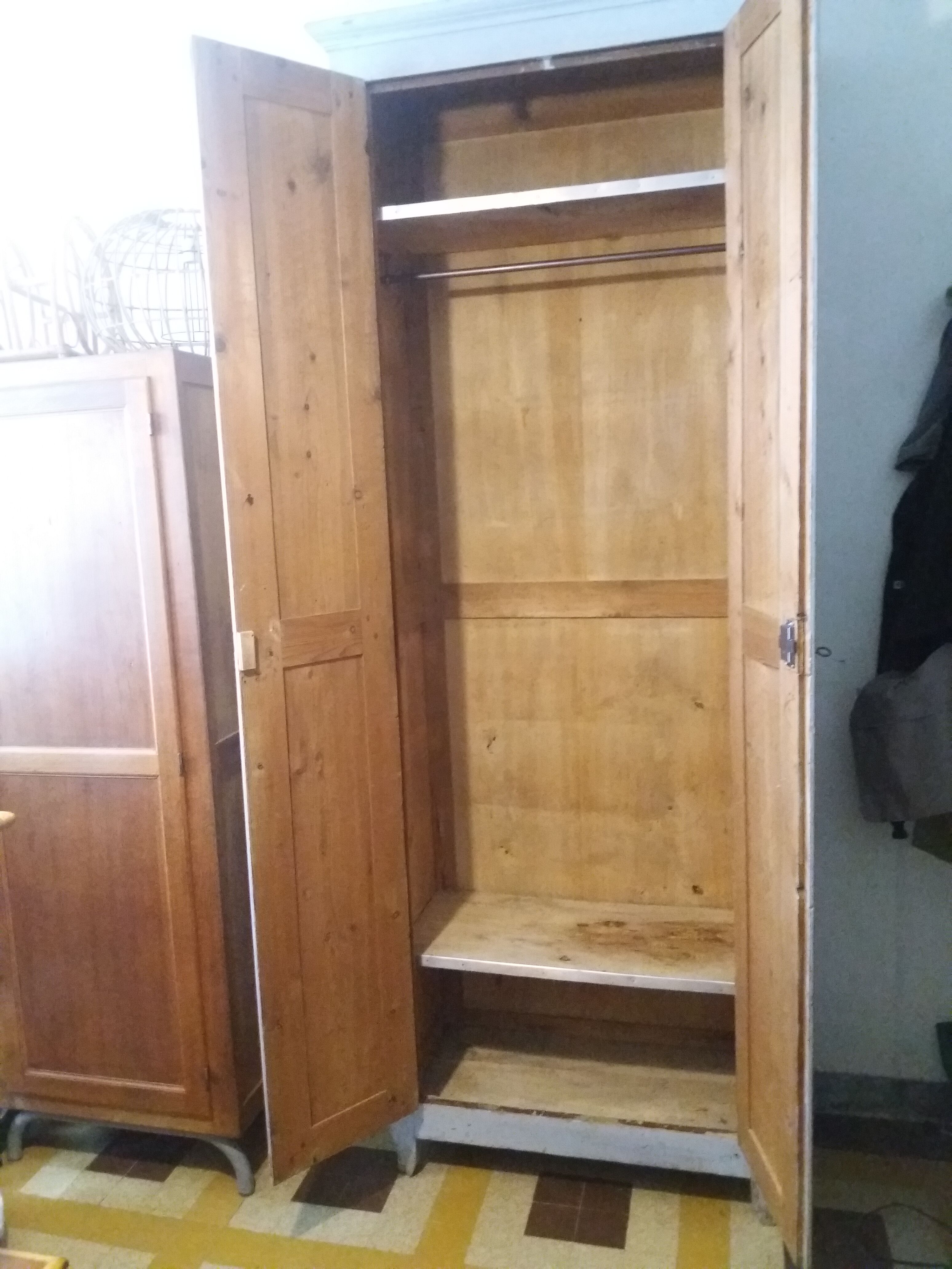 Armoire parisienne