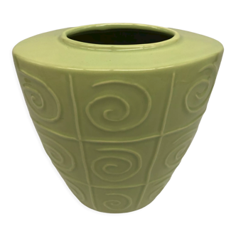 Ceramic vase with relief pattern