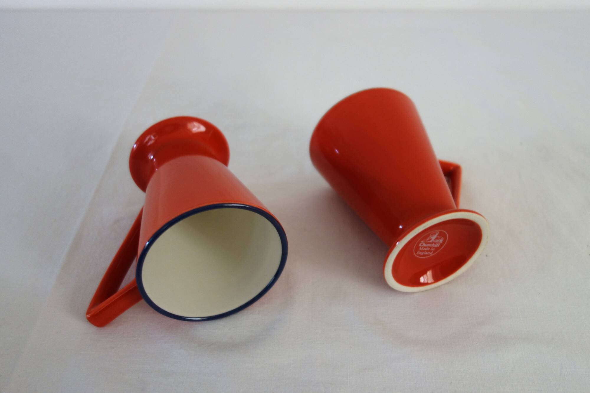 6 mugs en céramique colorée, Churchill England