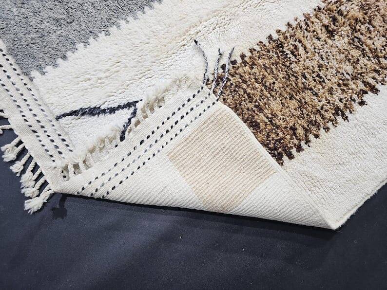 Handmade pure wool beni ourain rug, size 200x300 cm.