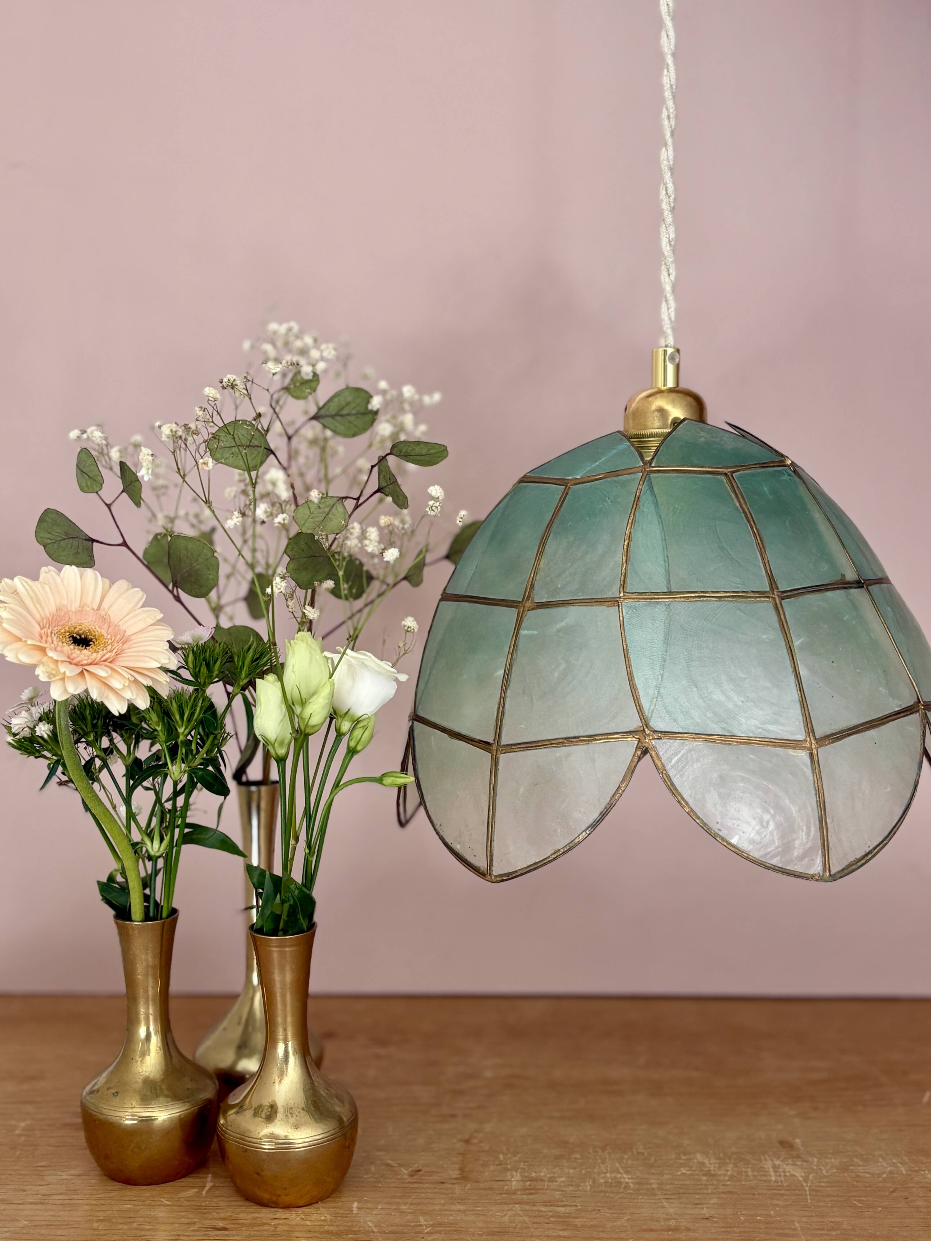 Vintage pendant light in blue mother-of-pearl and brass.