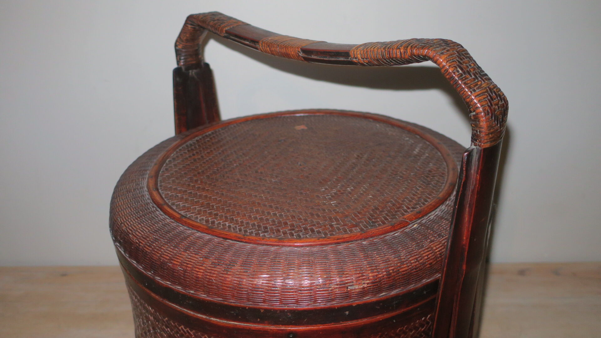 Panier chinois antique en bois et rotin à 3 sections