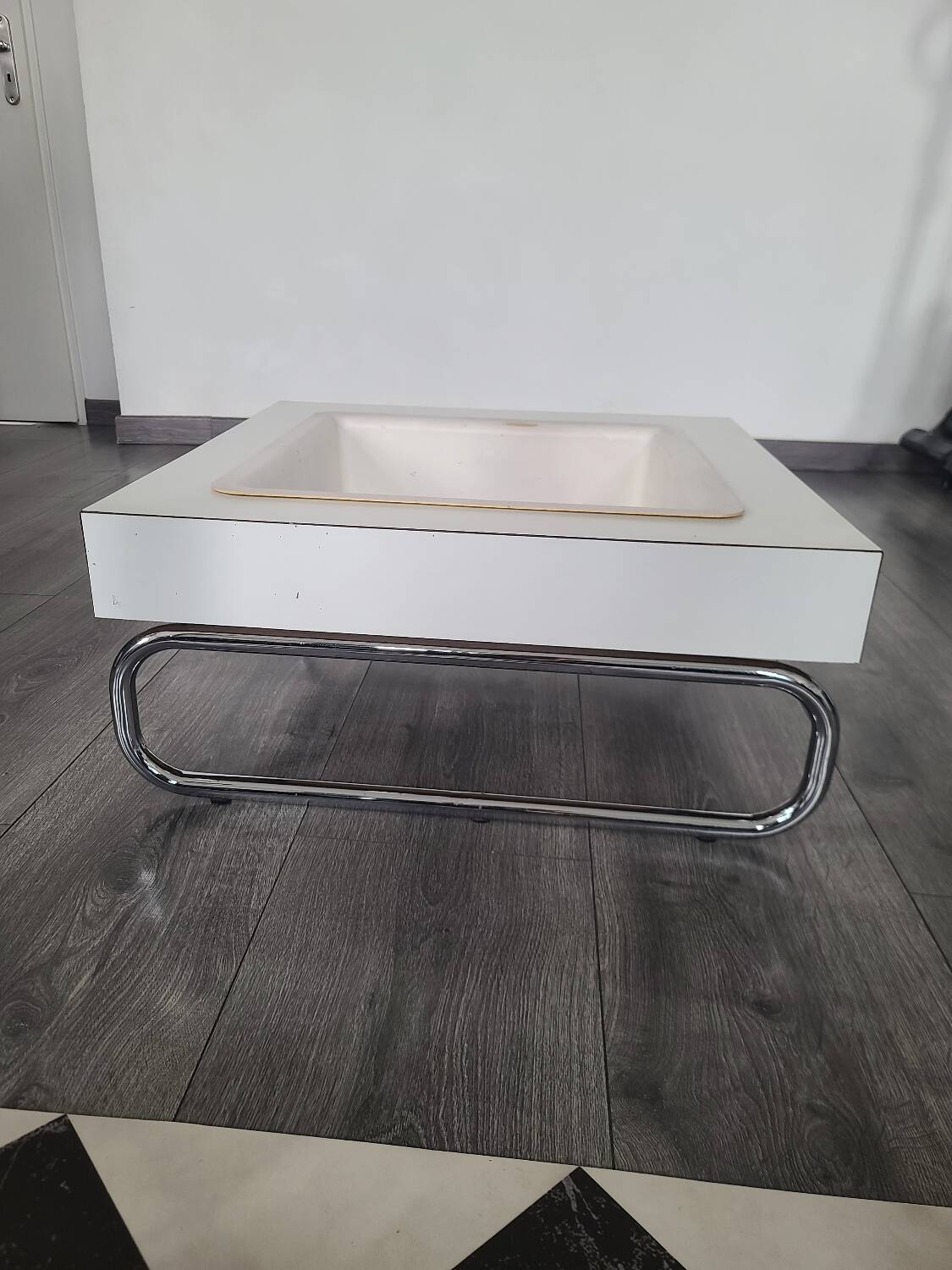 Vintage plant pot with metal base