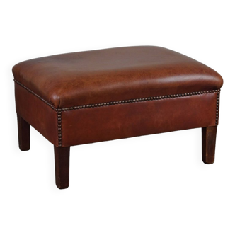 Leather ottoman in classic English style finished with decorative nails