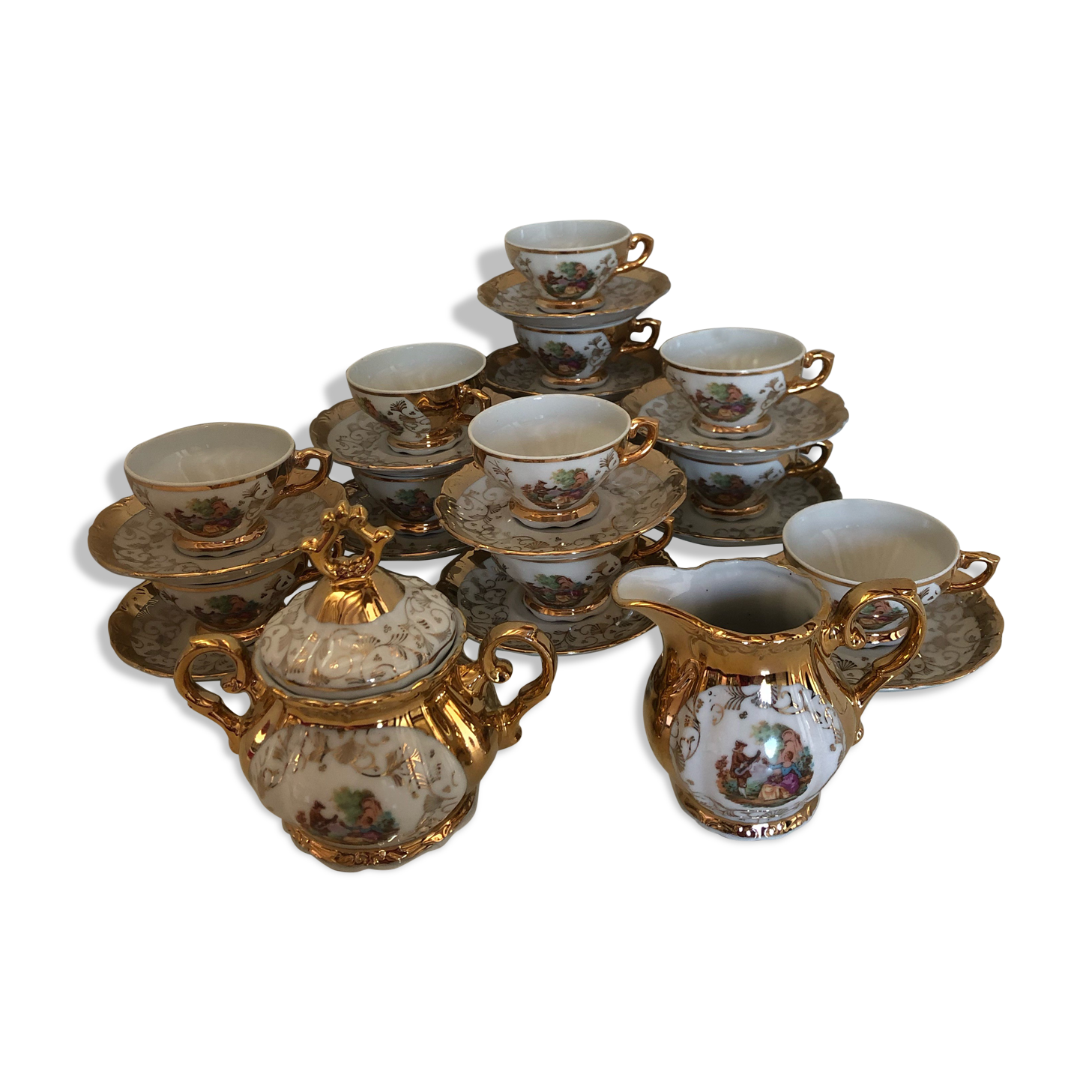 Gold Italian porcelain service. Coffee cups - sugar - cream pot / Gallant scene