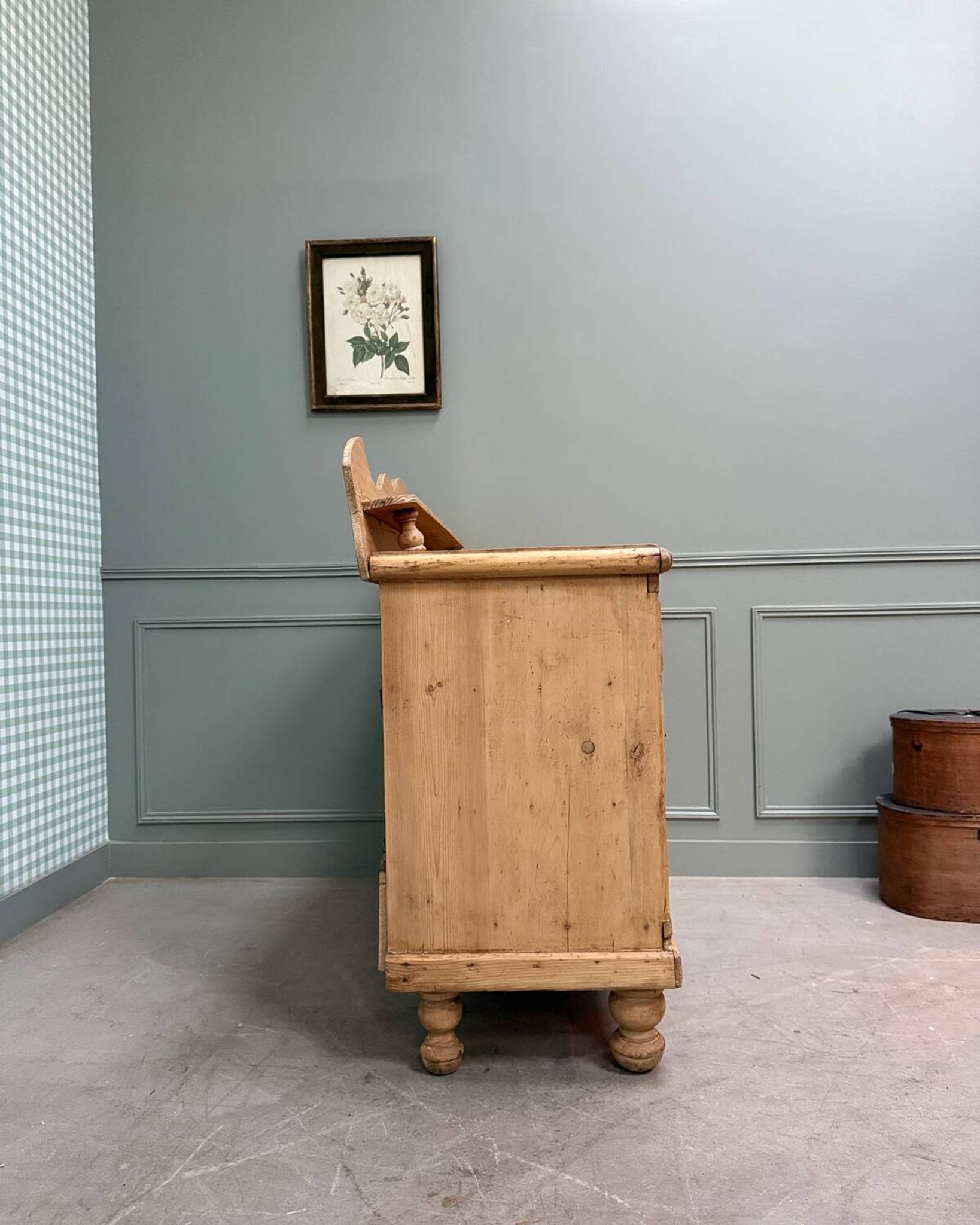 Large English chest of drawers (renovated)