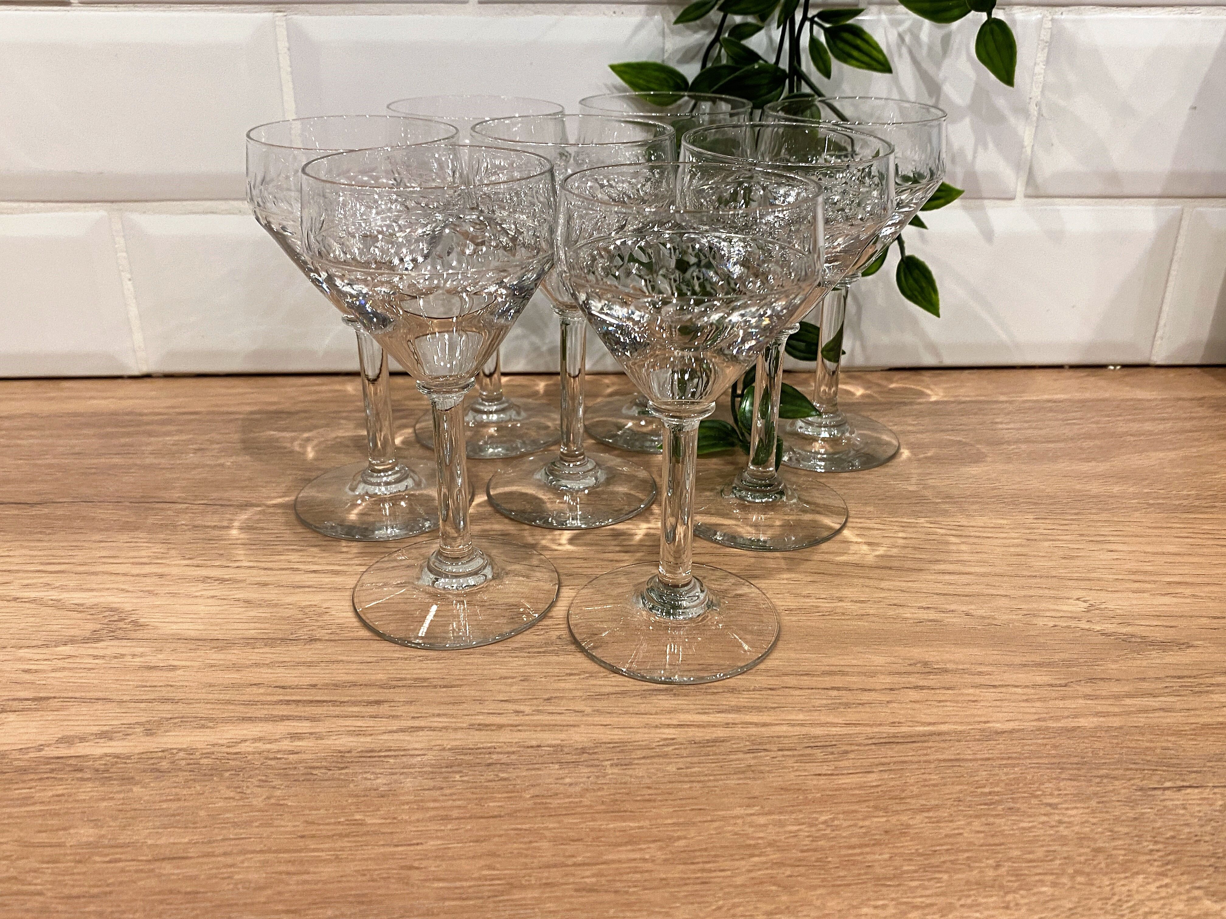 Set of 8 wine glasses