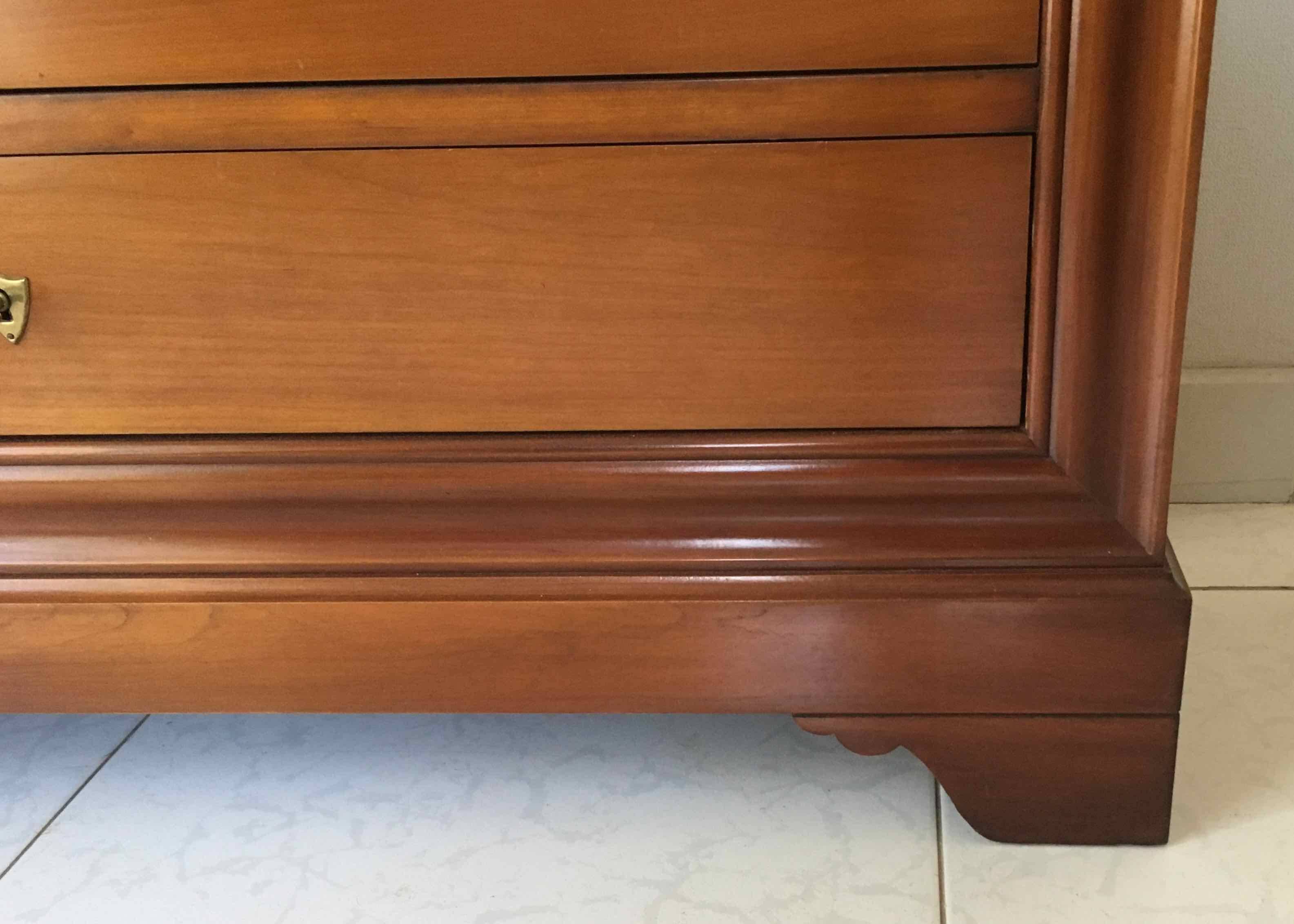 4-drawer chest of drawers in doweled cherry, Louis-Philippe style