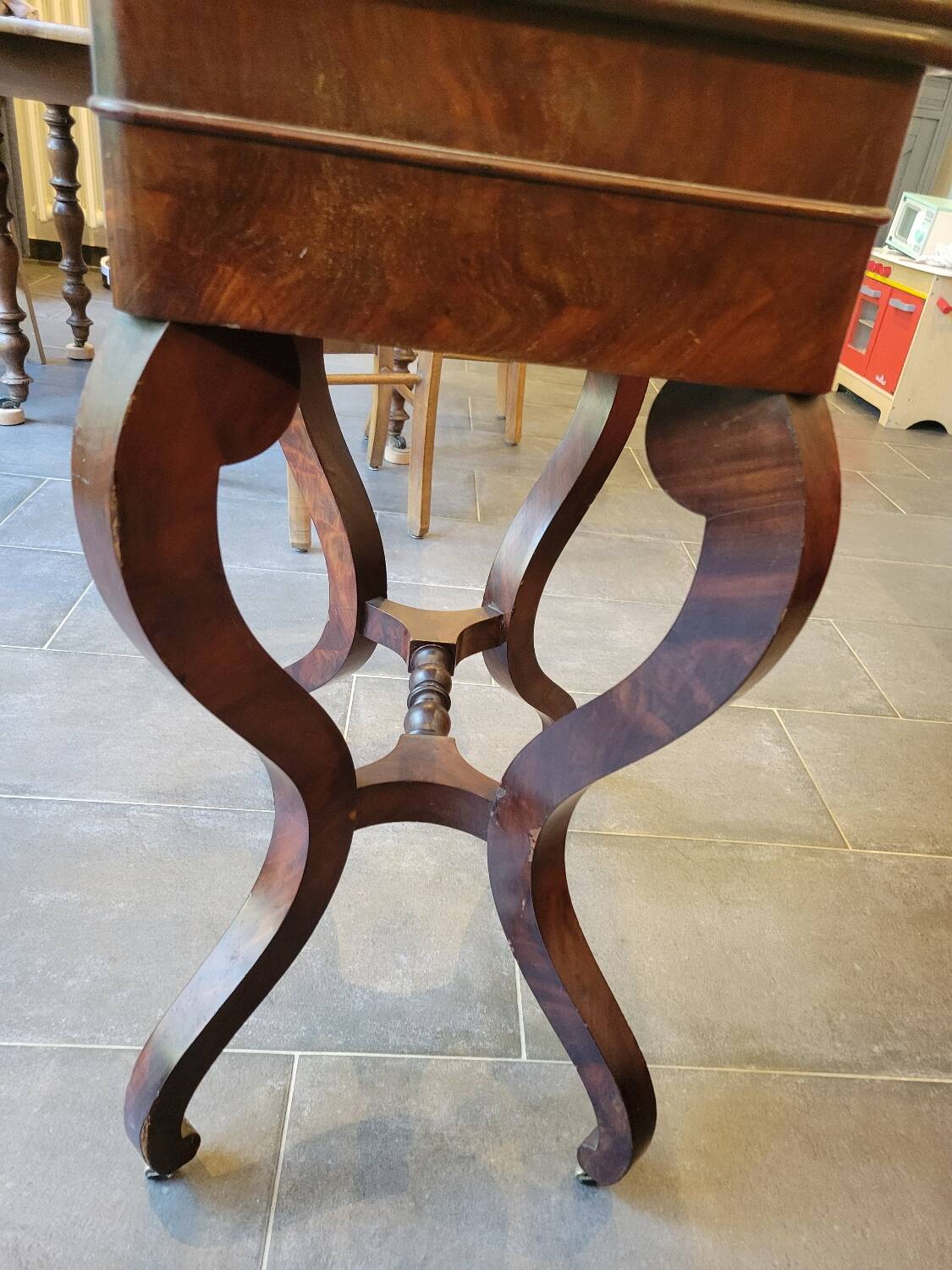 Coiffeuse en ronce d'acajou, époque Restauration, vers 1820
