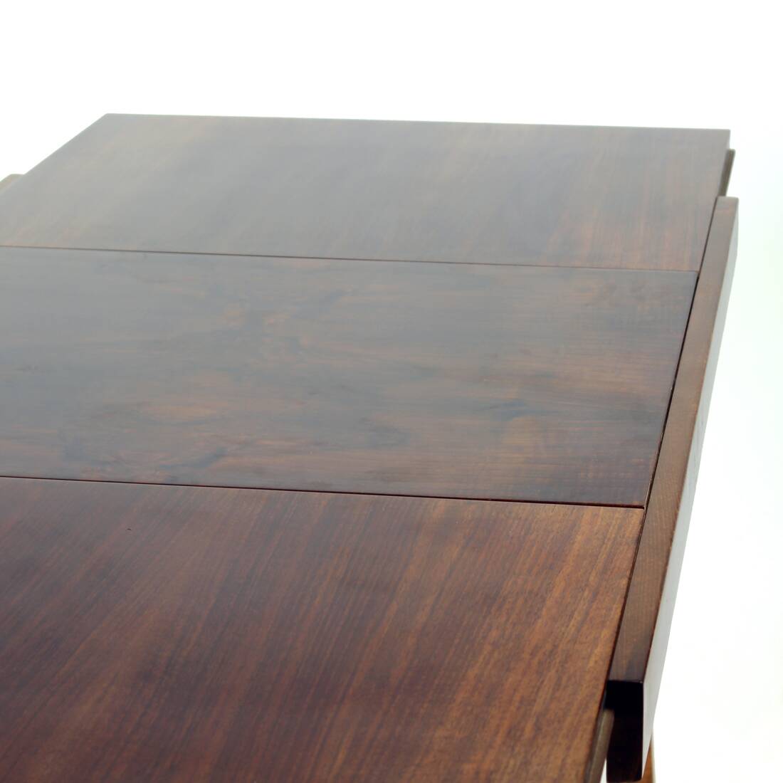Table à manger extensible en noyer par Tatra, Tchécoslovaquie, années 1960