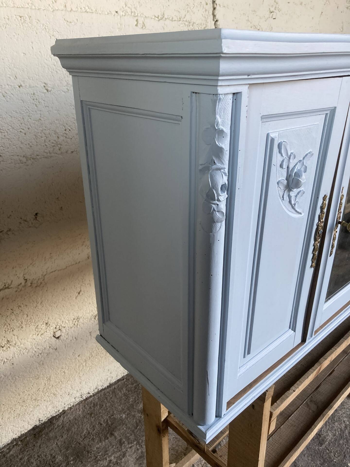 Hanging cupboard from the 1930s-1940s