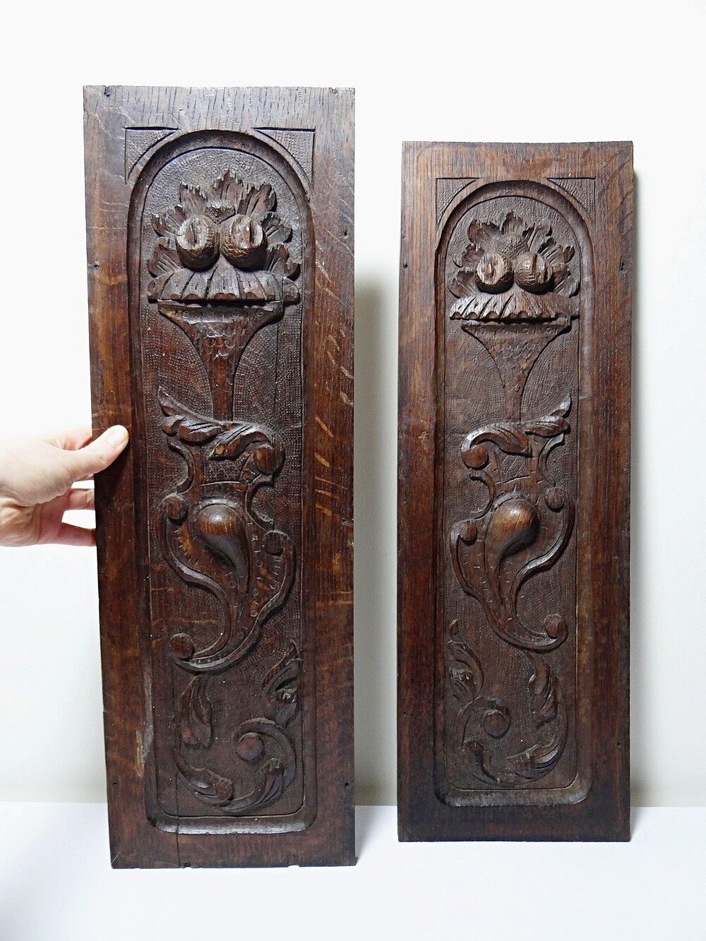 Pair of decorative wall panels in carved wood from the 19th century.