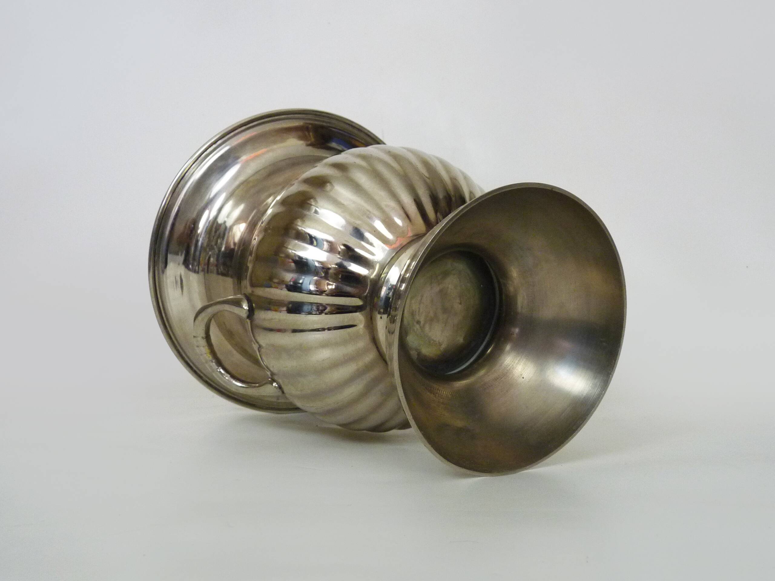 Vintage Médicis-shaped champagne bucket in silver-plated metal.