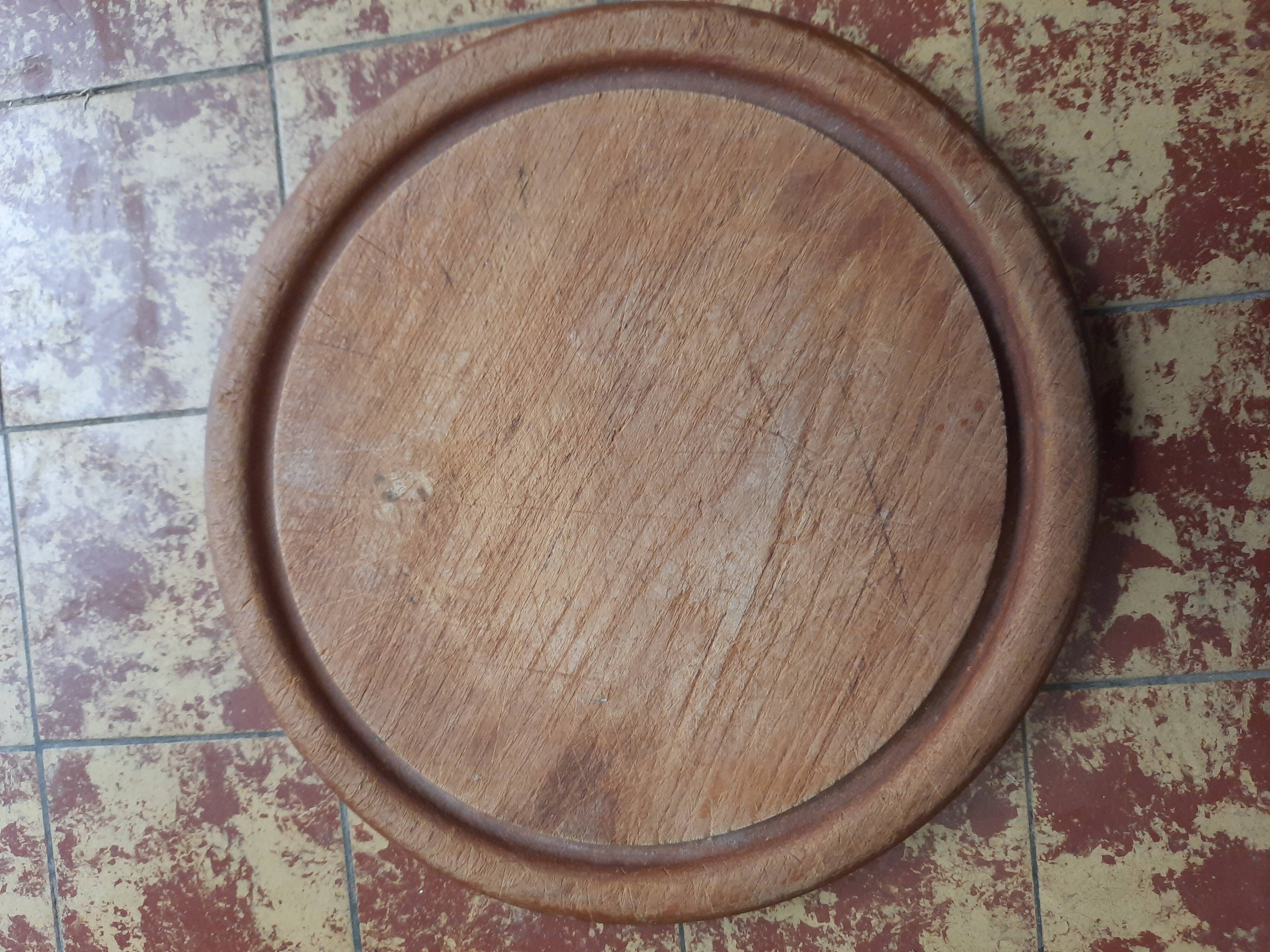 Round cutting board
