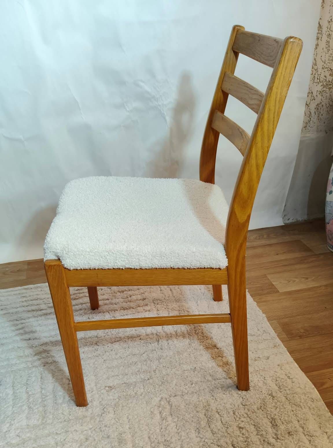 Set of 4 Vintage Scandinavian chairs in white boucle fabric, Sweden, 1920s.