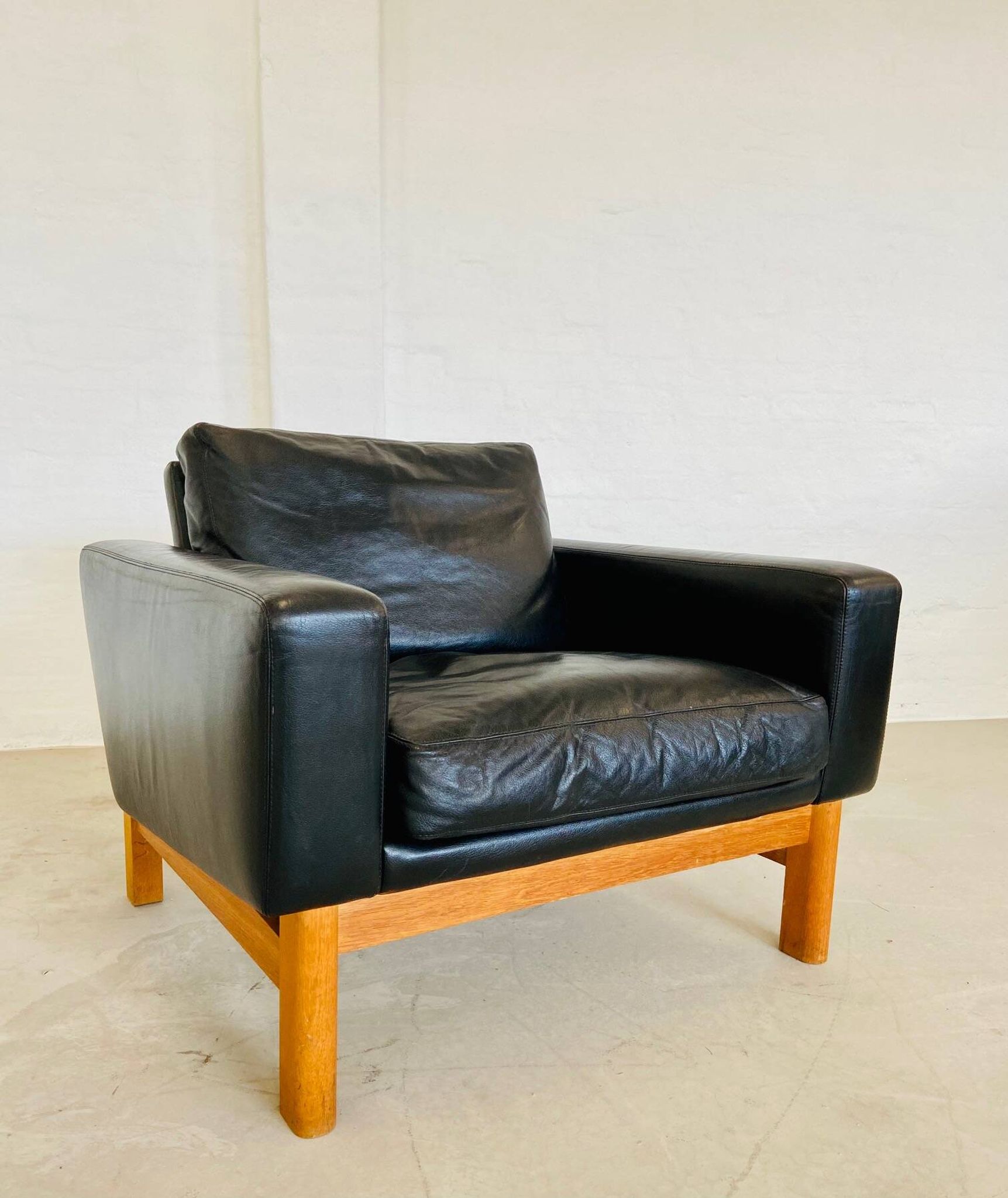 VINTAGE MID-CENTURY POUL M. VOLTHER  LEATHER AND OAK LOUNGE CHAIR 1960,s