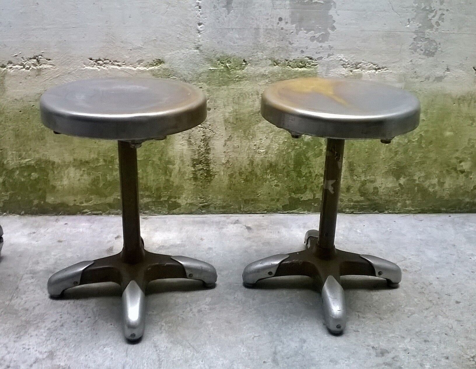 Paire de tabourets rationaliste vers 1930