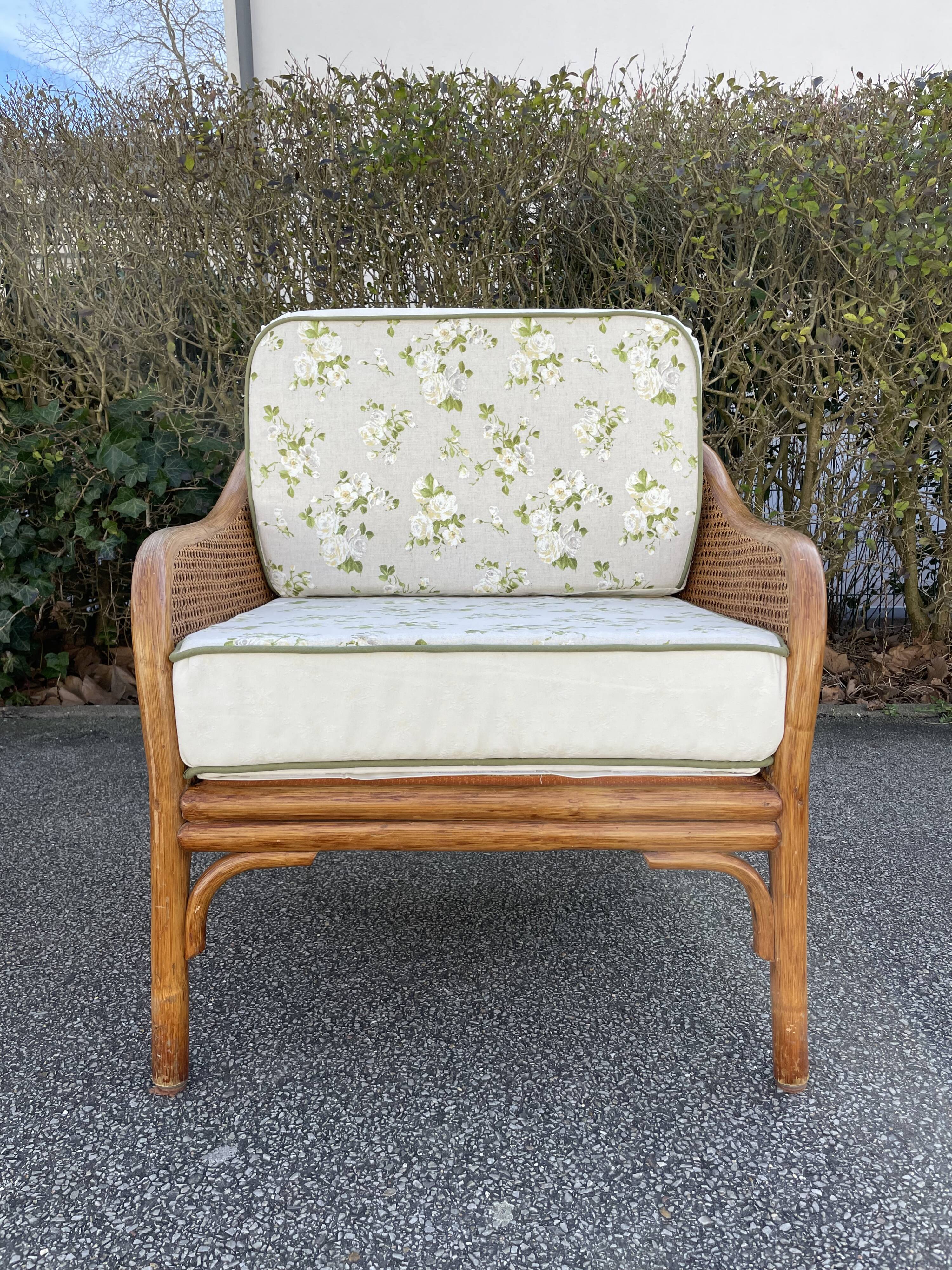 Paire de fauteuils en rotin et cannage