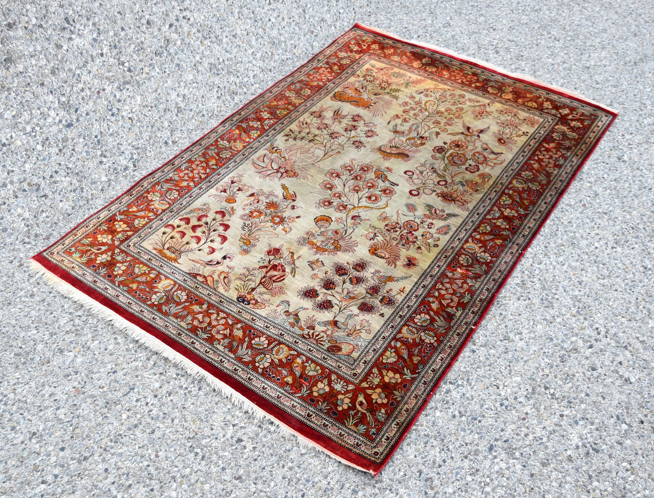 Oriental carpet ghoum-qom silk iran persian : 0.98 X 1.48 M