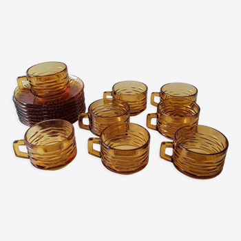 Set of 8 cups and amber glass under cups