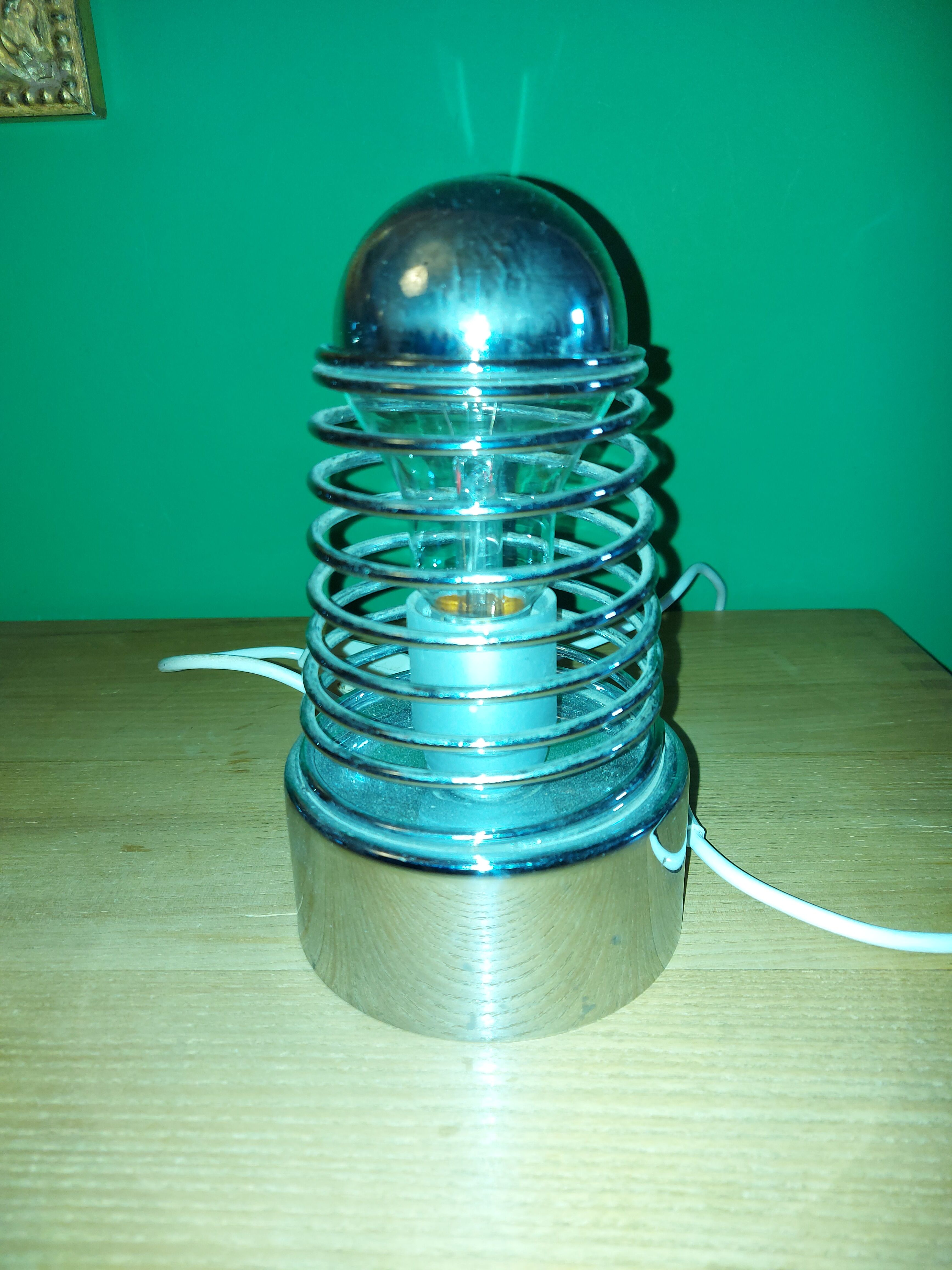 Vintage lamp springs out