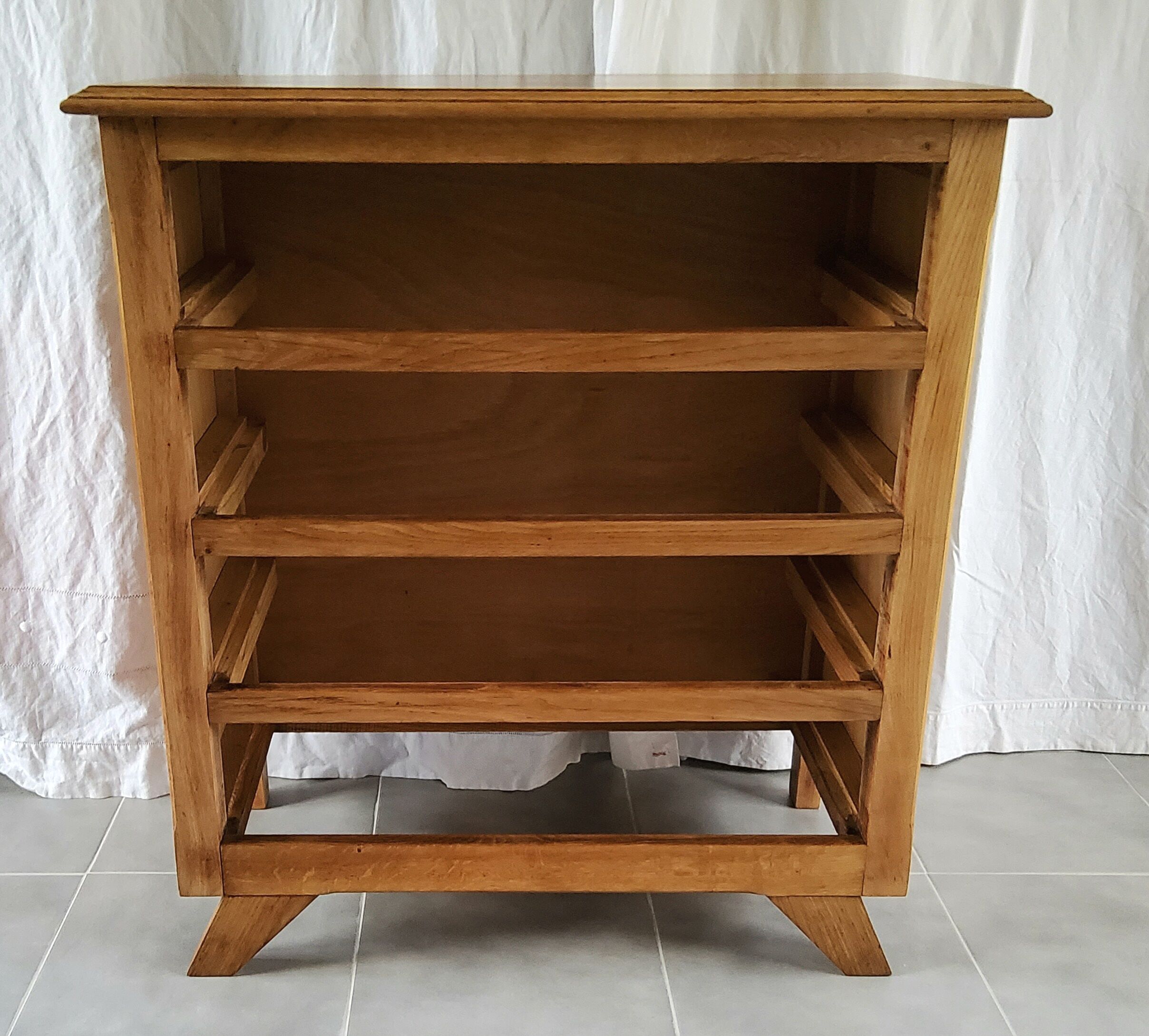 Chest of drawer compass feet