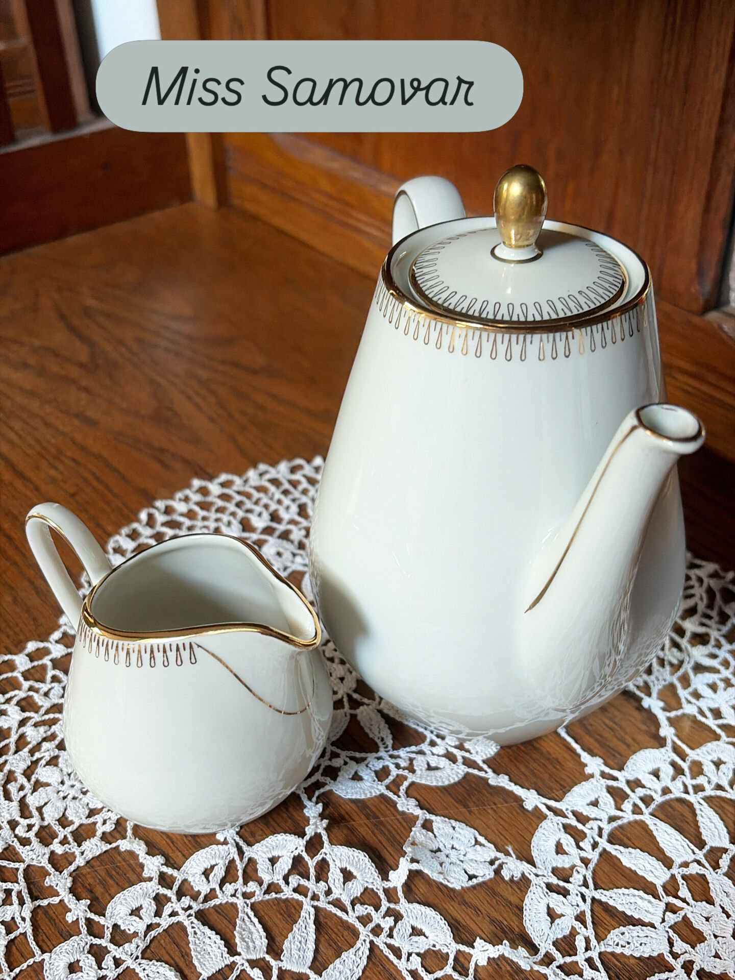 Coffee pot and milk jug (porcelain)