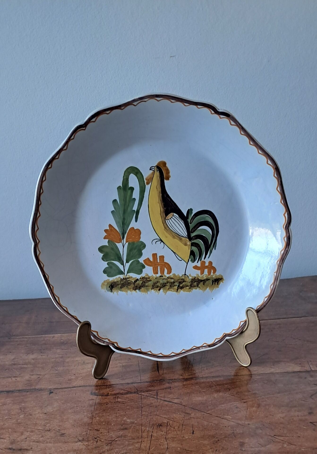 Decorative plate in the 18th-century style. Decoration of a stylised rooster.